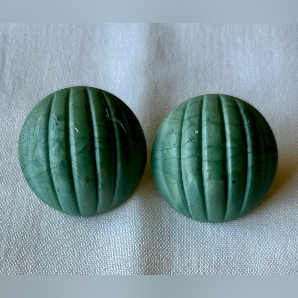 Jade Stone Ribbed Earrings - Picture 11 of 16